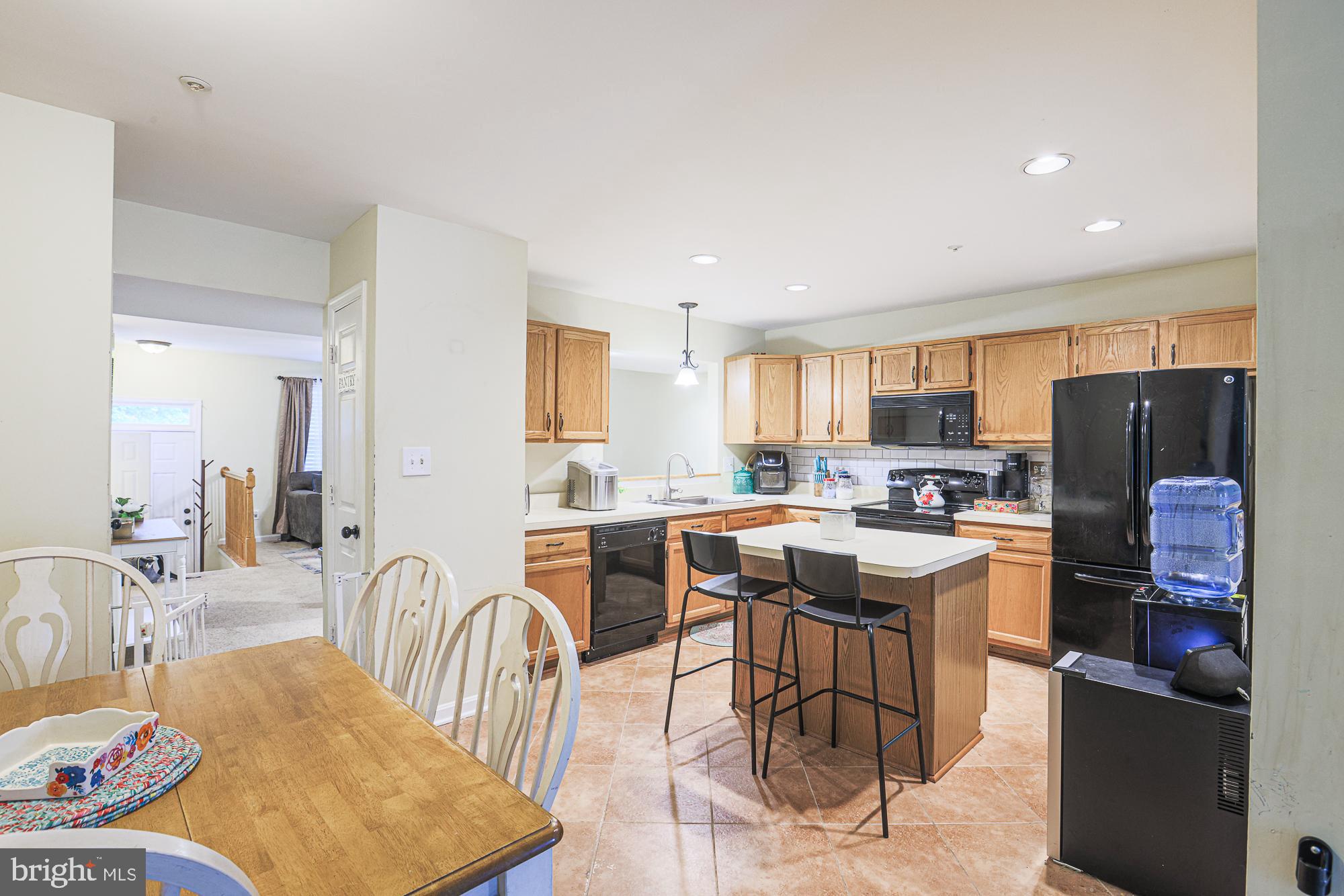 CONSTANT FRIENDSHIP - Residential