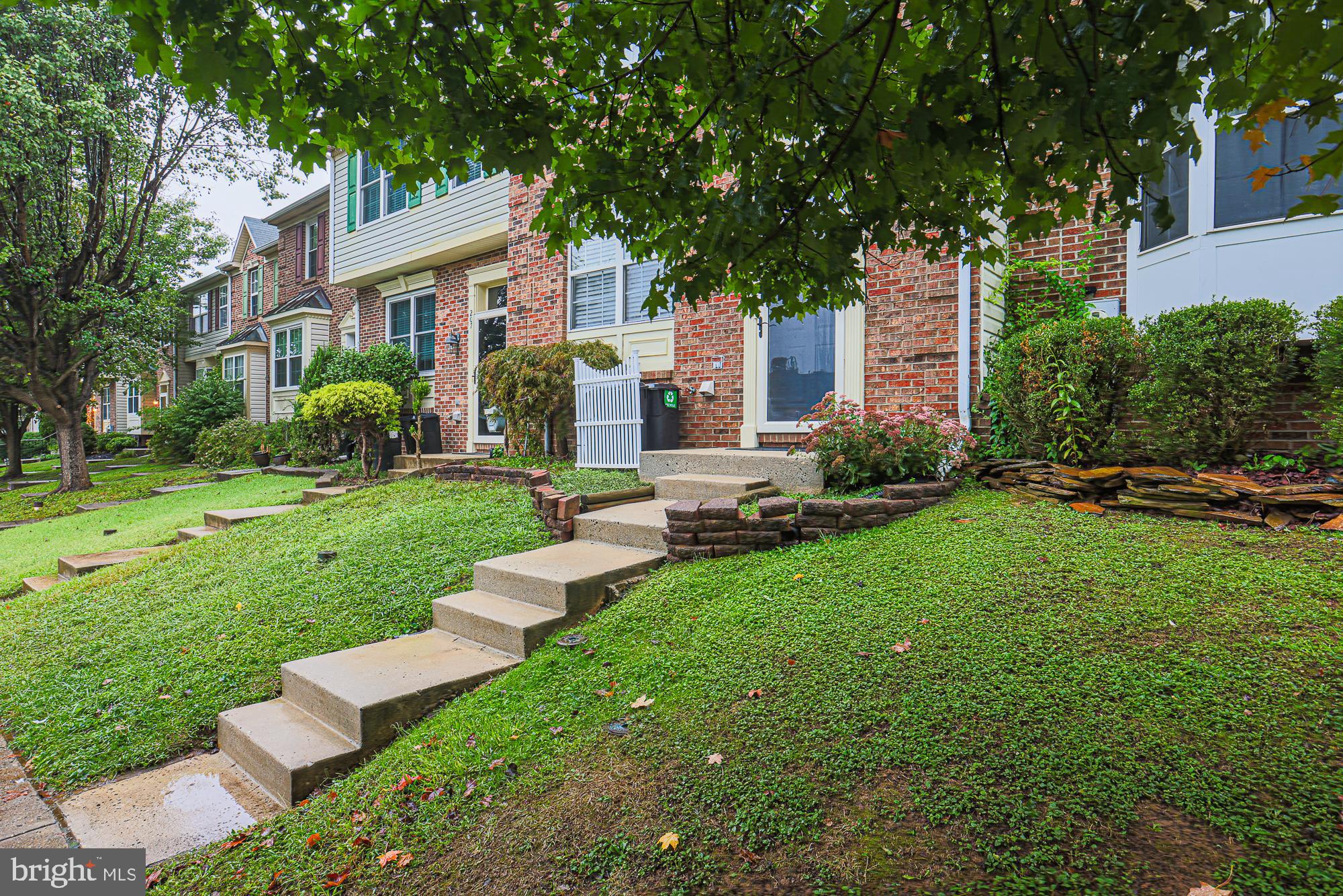 CONSTANT FRIENDSHIP - Residential