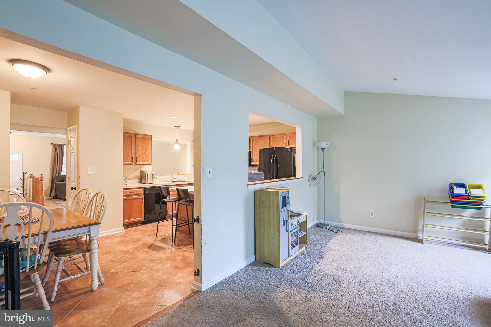 CONSTANT FRIENDSHIP - Residential