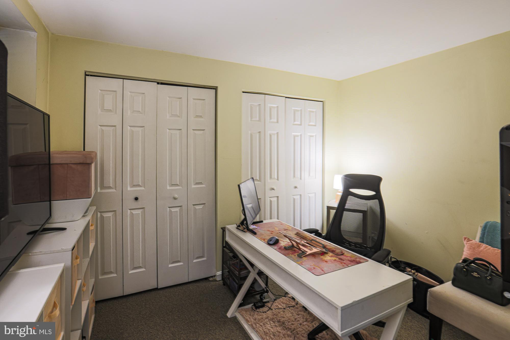 CONSTANT FRIENDSHIP - Residential