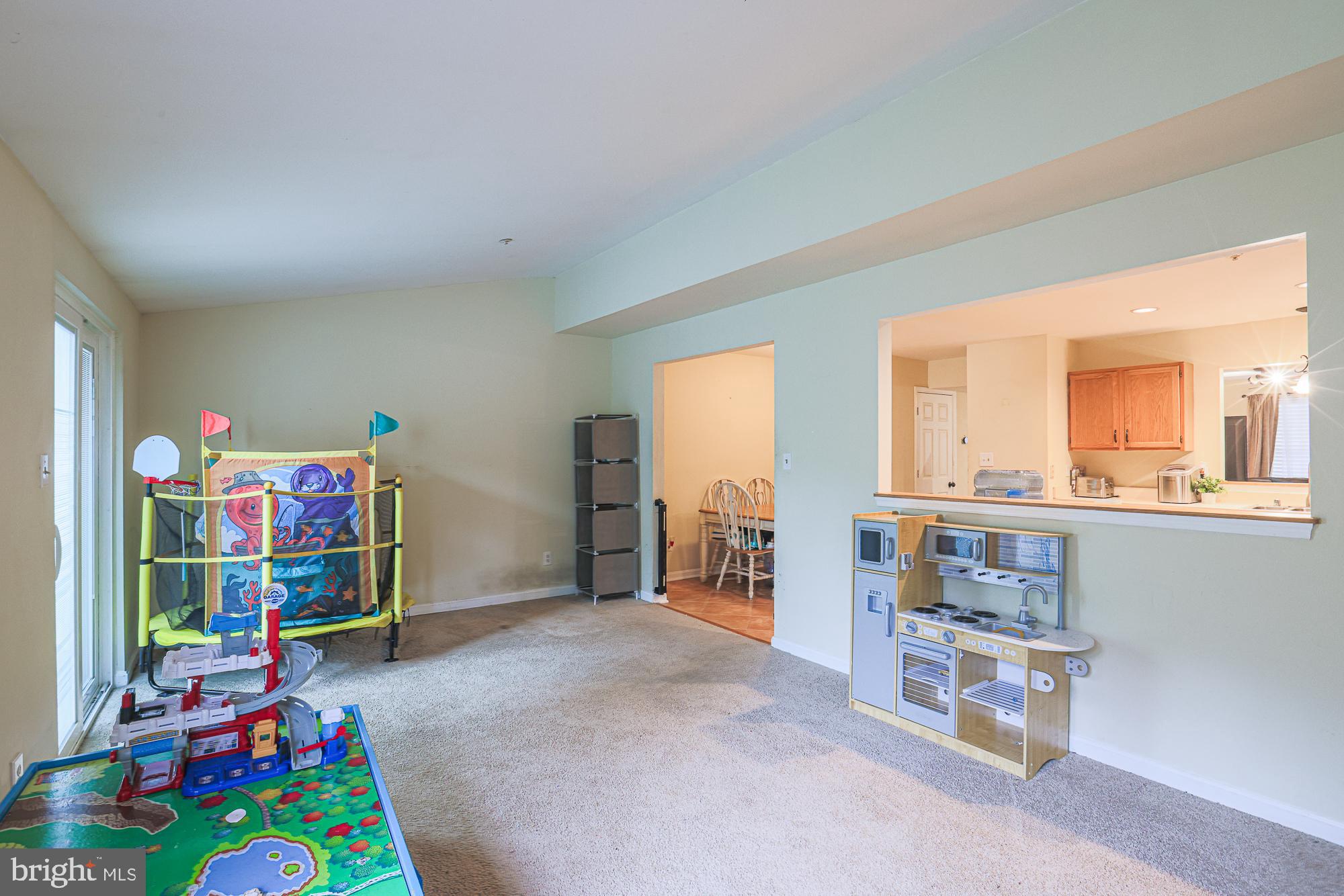 CONSTANT FRIENDSHIP - Residential