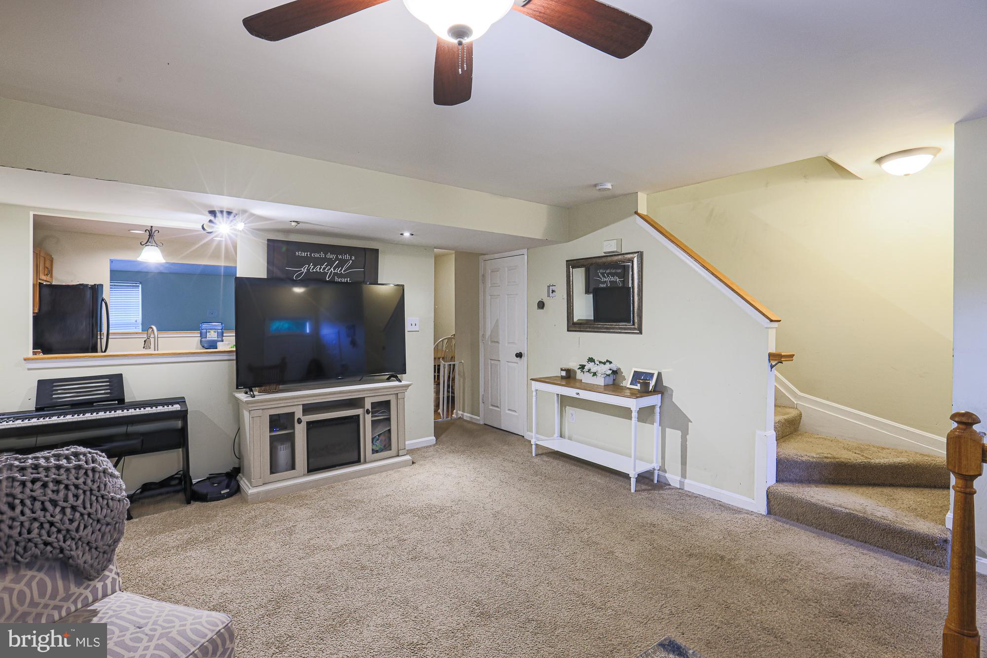 CONSTANT FRIENDSHIP - Residential