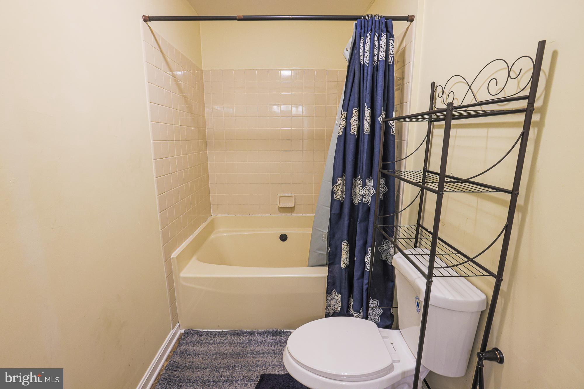 CONSTANT FRIENDSHIP - Residential