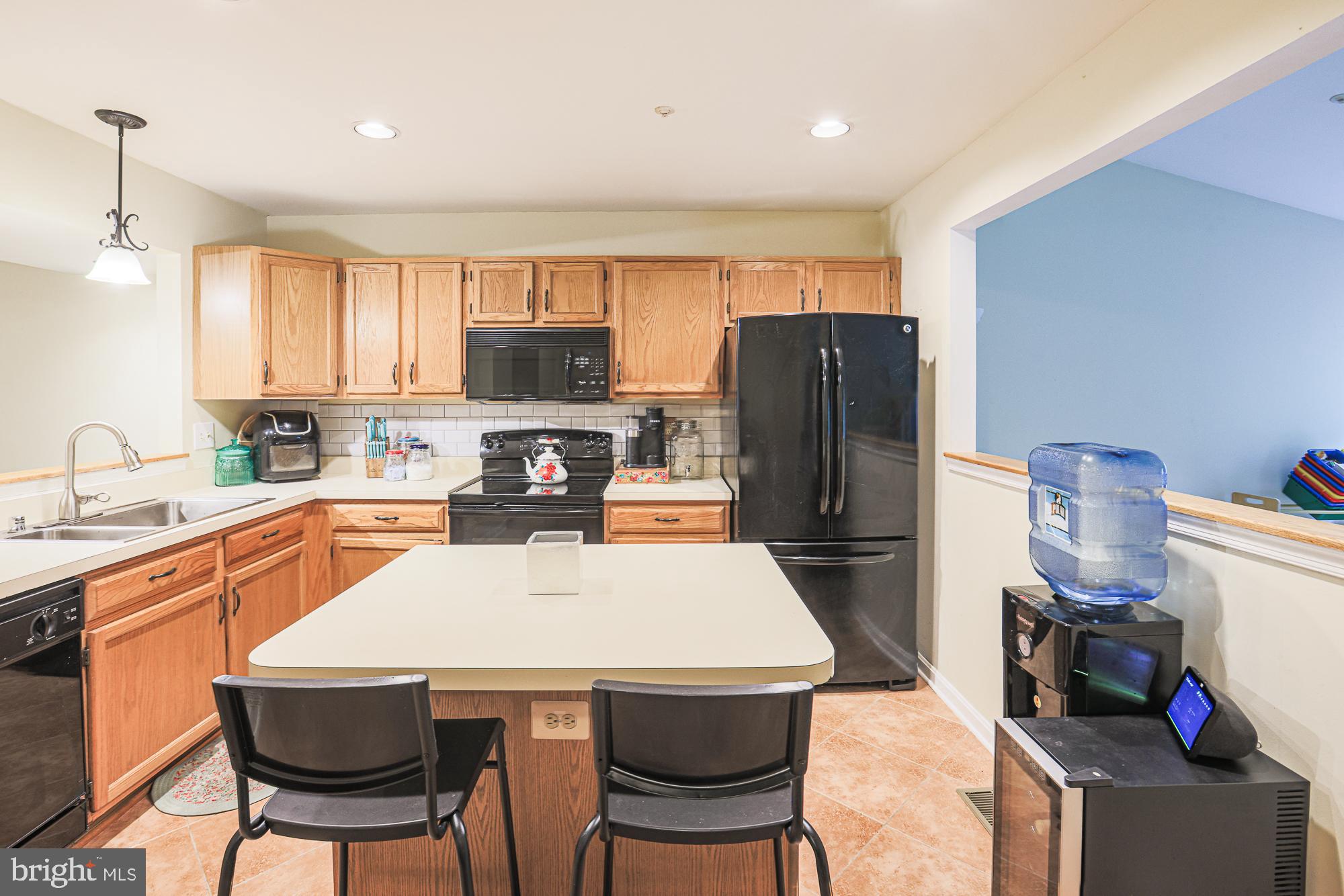 CONSTANT FRIENDSHIP - Residential