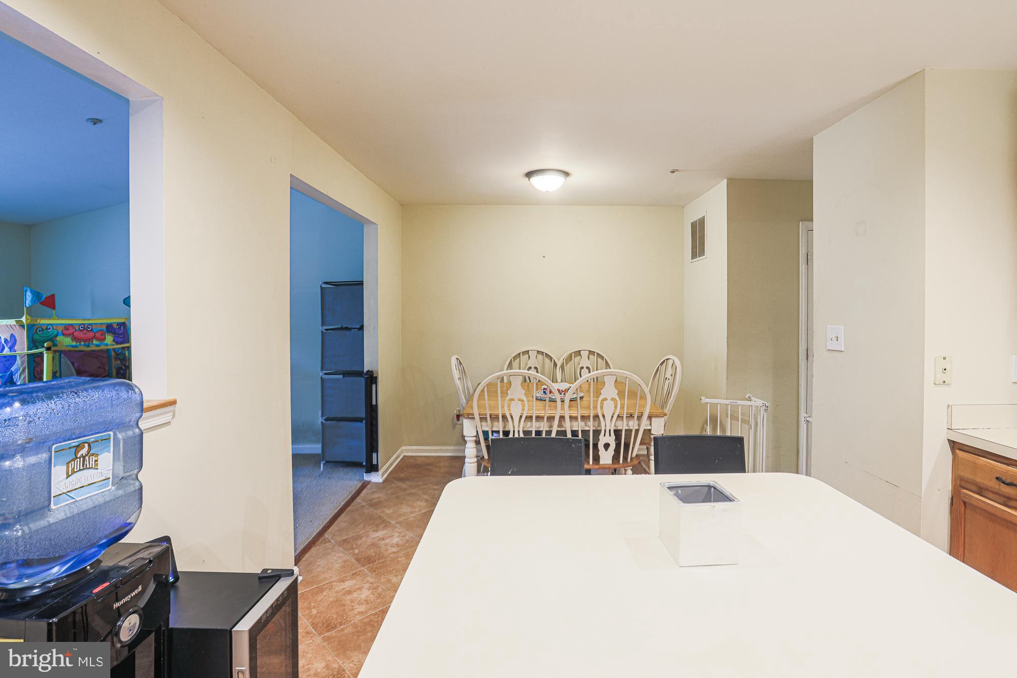 CONSTANT FRIENDSHIP - Residential