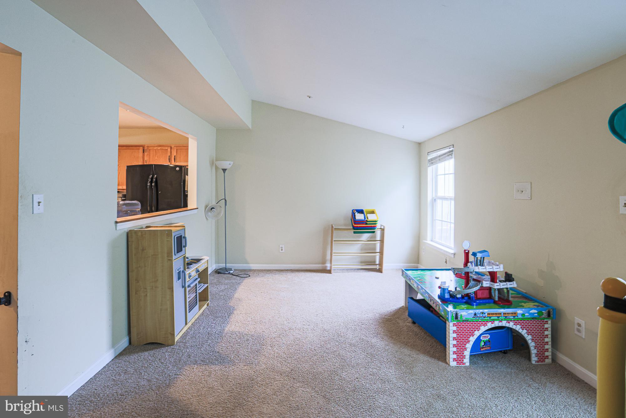 CONSTANT FRIENDSHIP - Residential