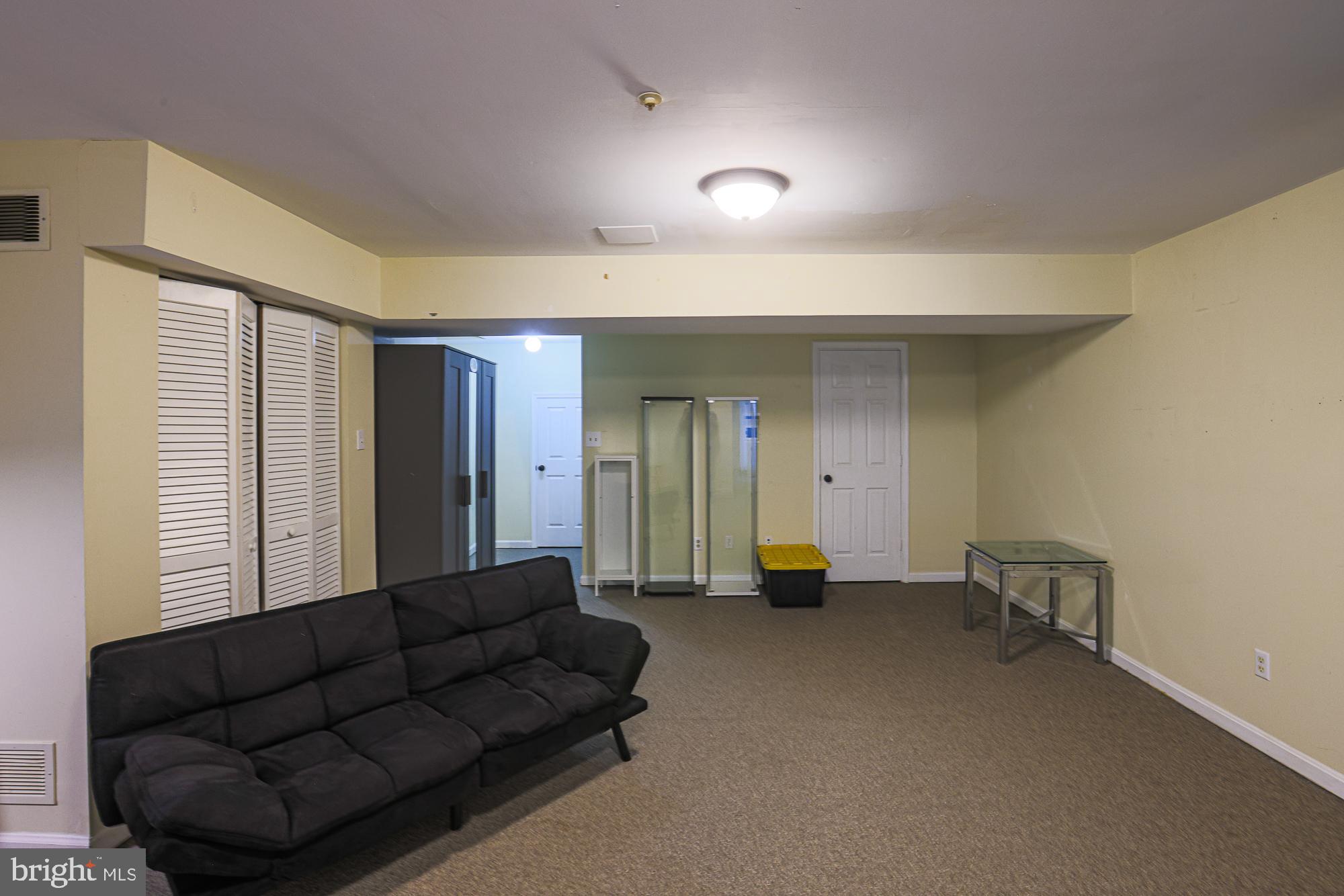 CONSTANT FRIENDSHIP - Residential