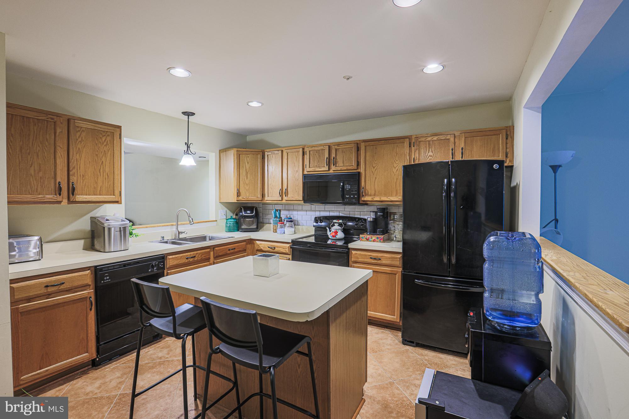 CONSTANT FRIENDSHIP - Residential