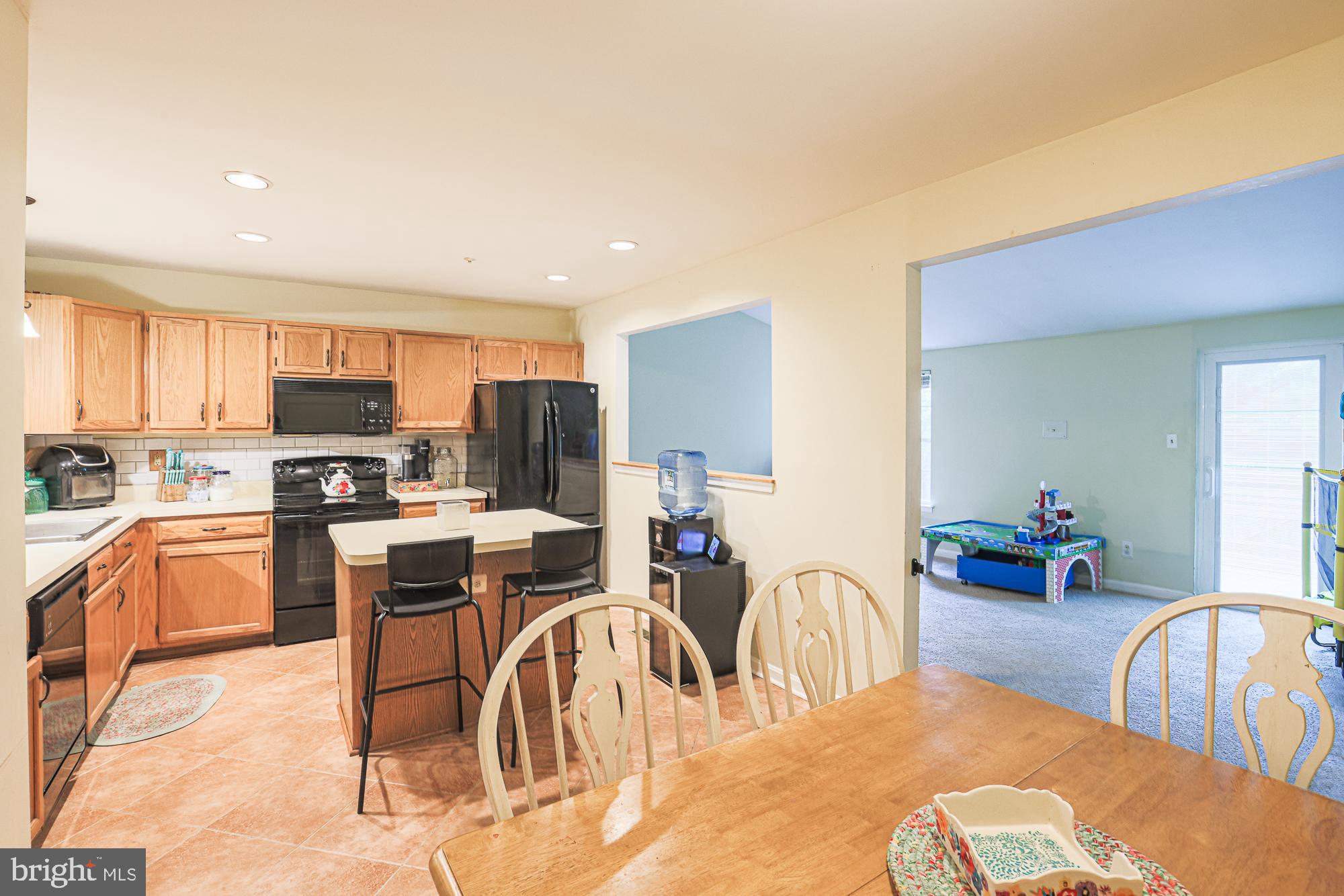 CONSTANT FRIENDSHIP - Residential