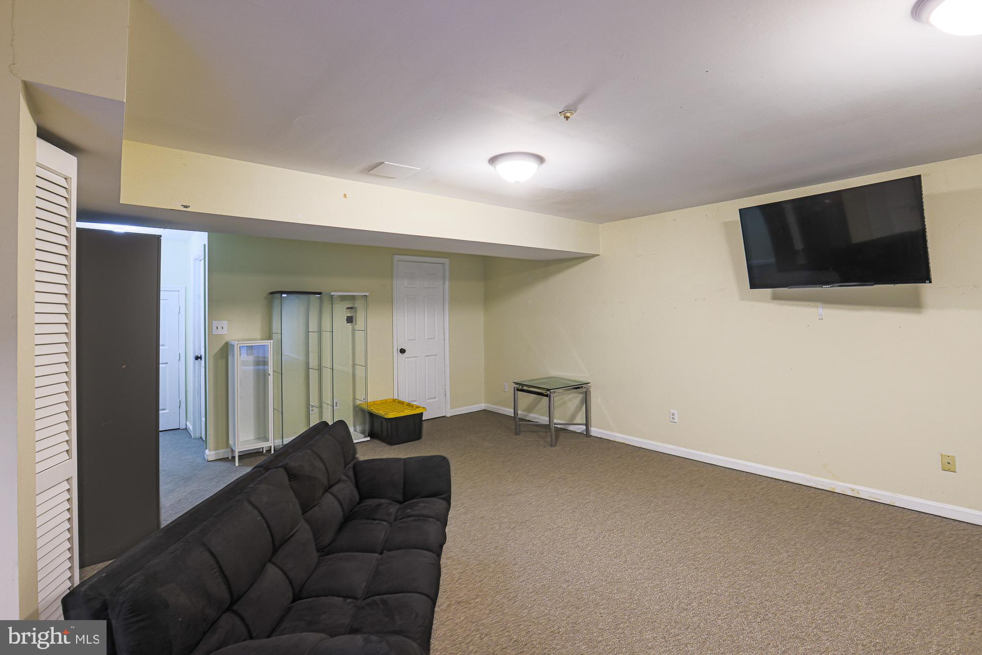 CONSTANT FRIENDSHIP - Residential