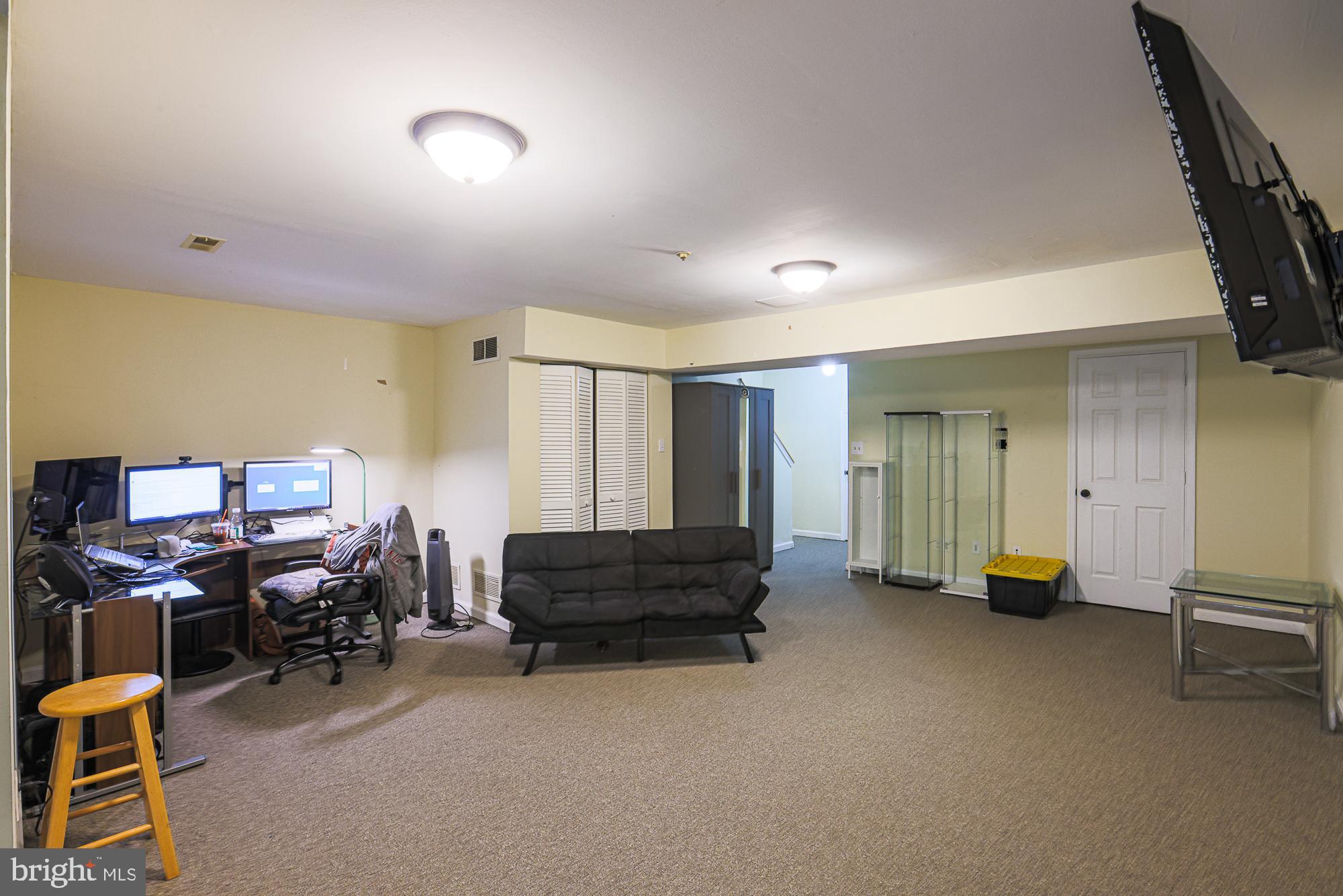 CONSTANT FRIENDSHIP - Residential