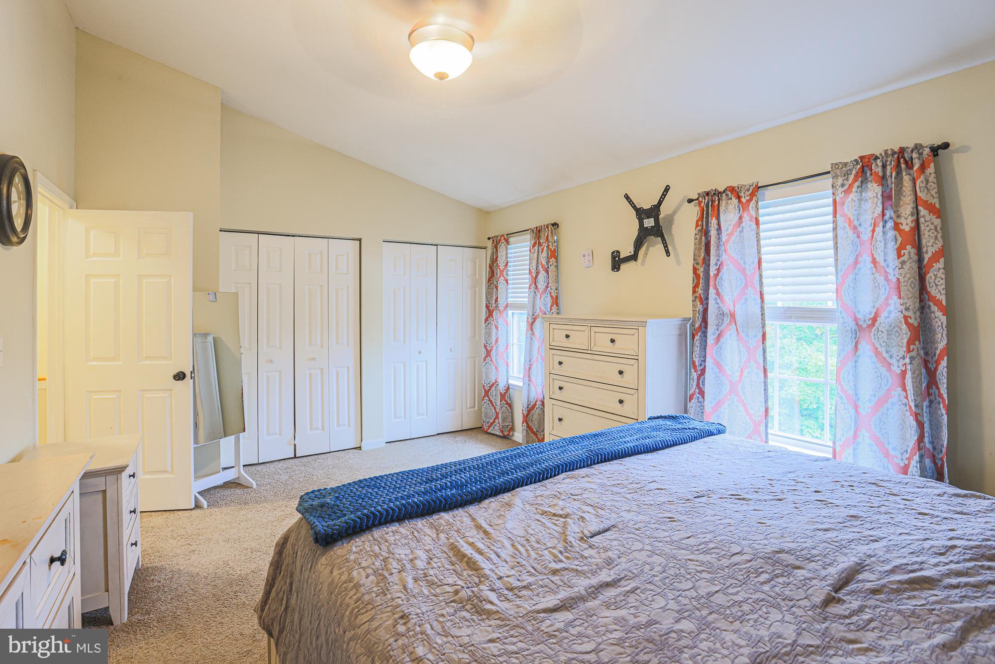 CONSTANT FRIENDSHIP - Residential