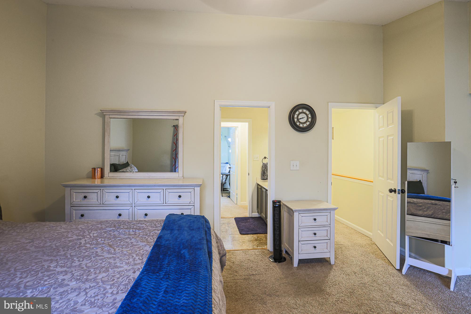 CONSTANT FRIENDSHIP - Residential