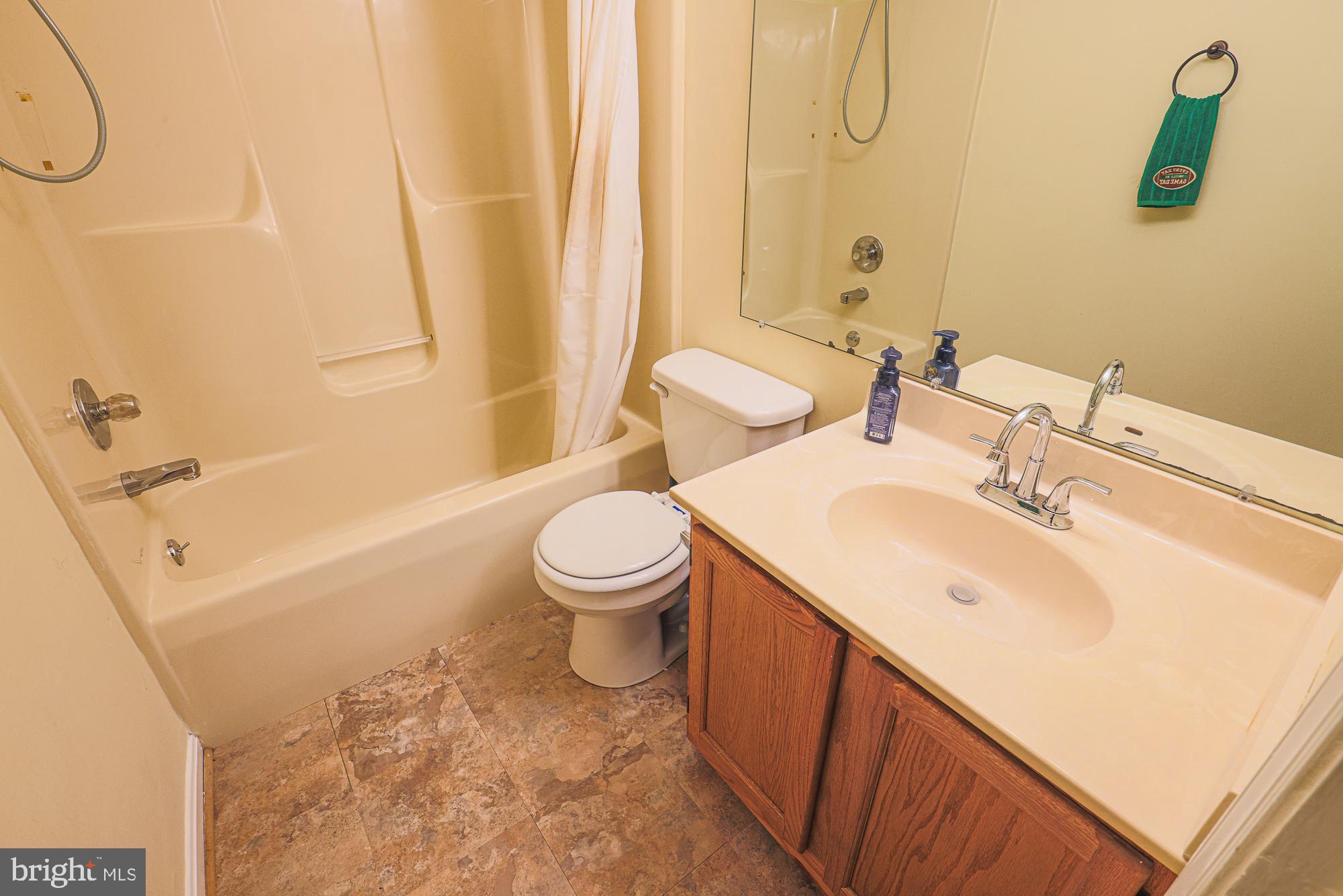 CONSTANT FRIENDSHIP - Residential