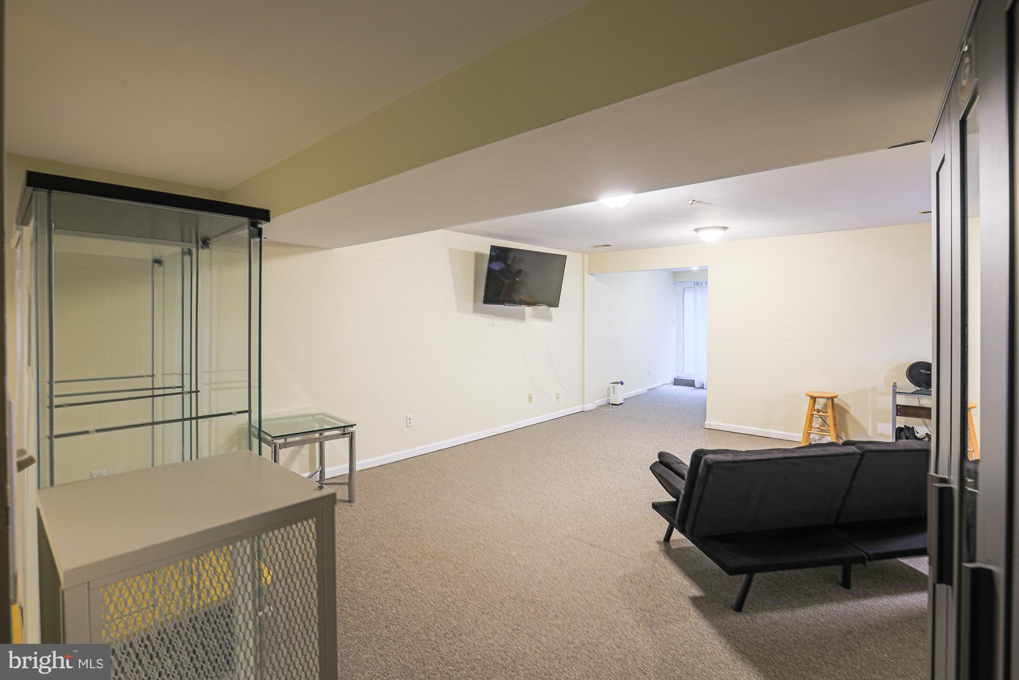 CONSTANT FRIENDSHIP - Residential