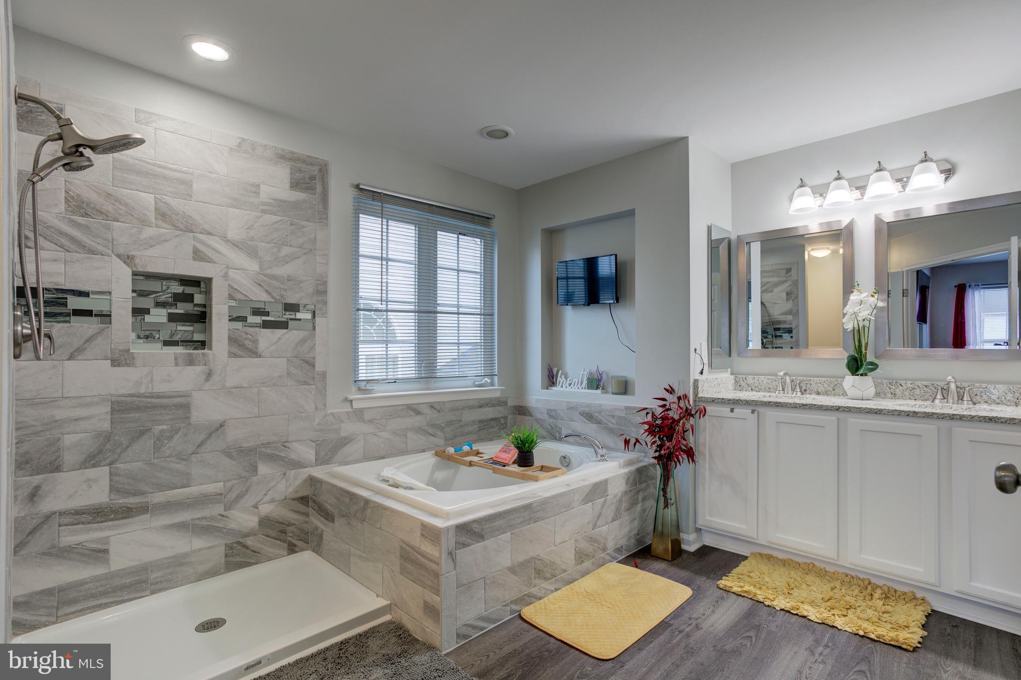 THE FALLS AT LEE'S PARKE - Residential Lease