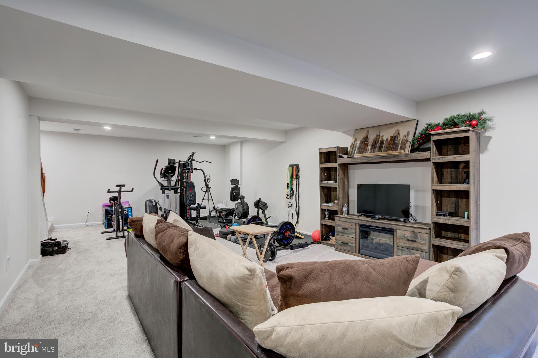 THE FALLS AT LEE'S PARKE - Residential Lease