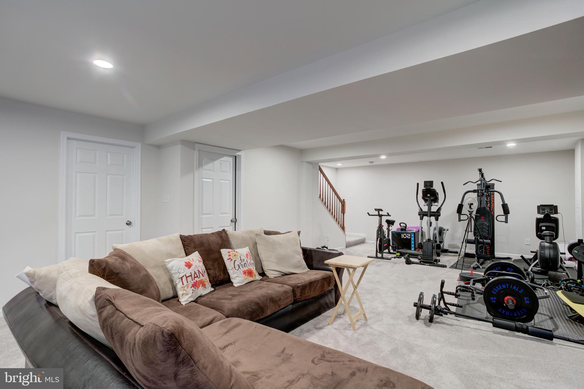 THE FALLS AT LEE'S PARKE - Residential Lease