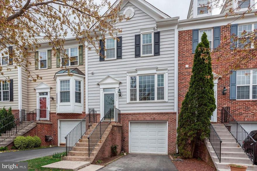 AVAILABLE FOR IMMEDIATE OCCUPANCY.
Move In Ready House. Very well maintained, freshly painted house with new roof and new water heater. 
 This townhome offers 4 beds and 3.5 baths.  Pet friendly. 
Good amount of parking is available in the street so no need to worry about parking.
Located in highly desirable neighborhood of South Riding community, close to shopping centers and  restaurants. Easy access to Rt-50, I-66, Braddock Road & airport.
Schedule your showing today.