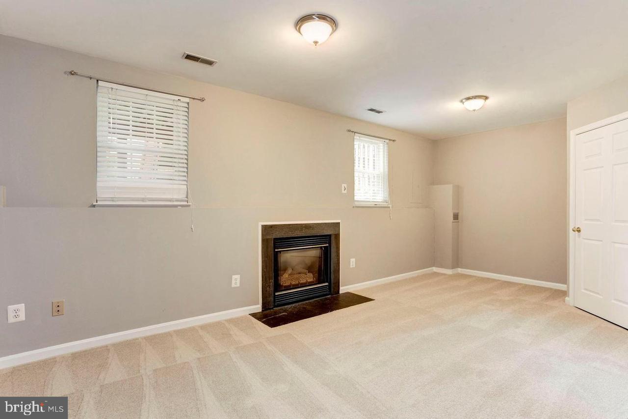 SOUTH RIDING - Residential Lease