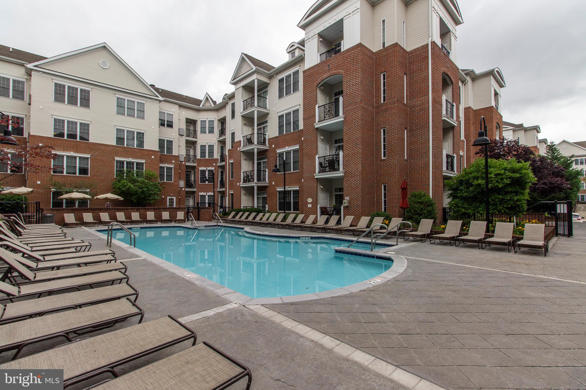 THE GRANDE AT RIVERVIEW - Residential