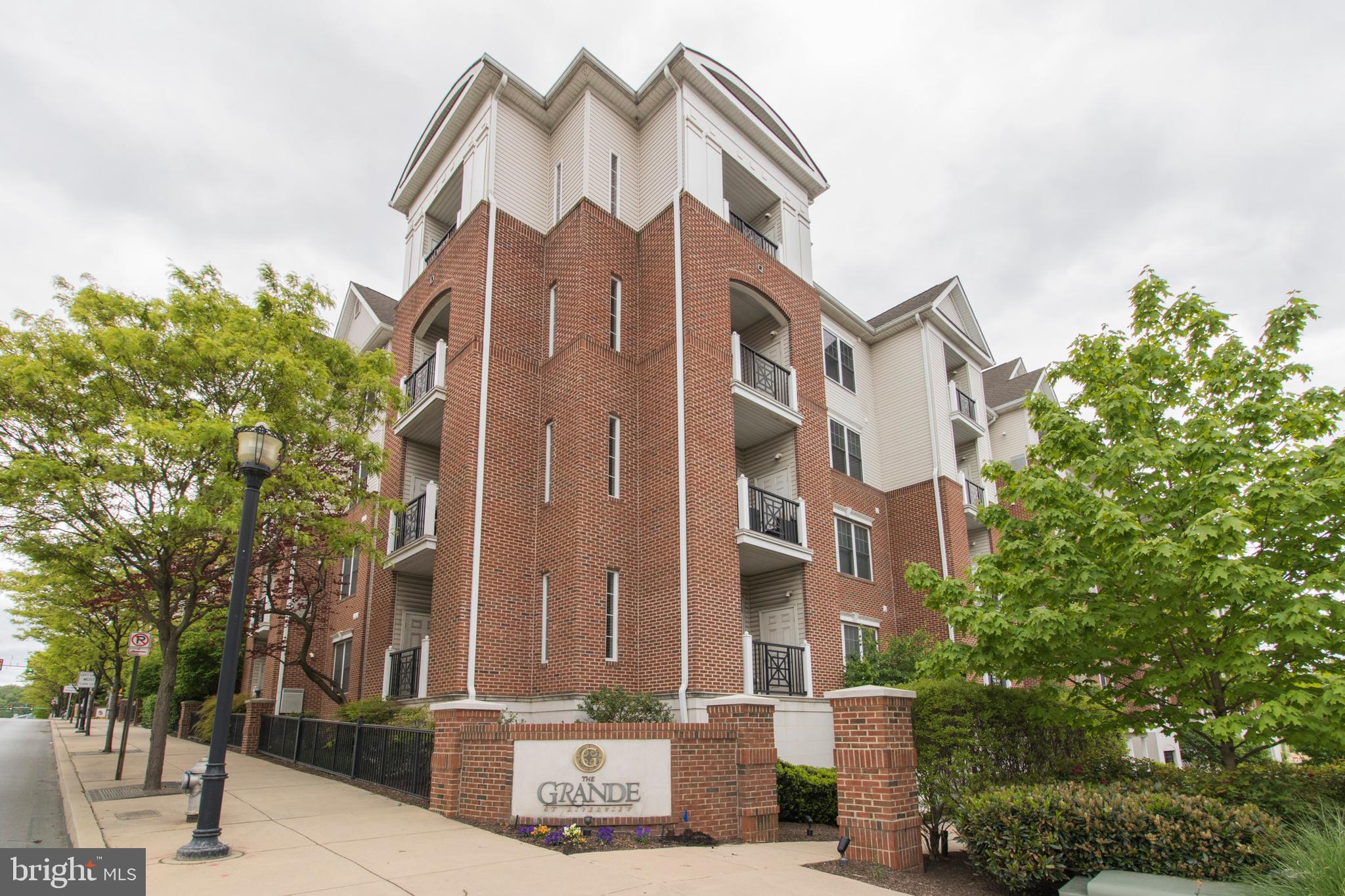 THE GRANDE AT RIVERVIEW - Residential