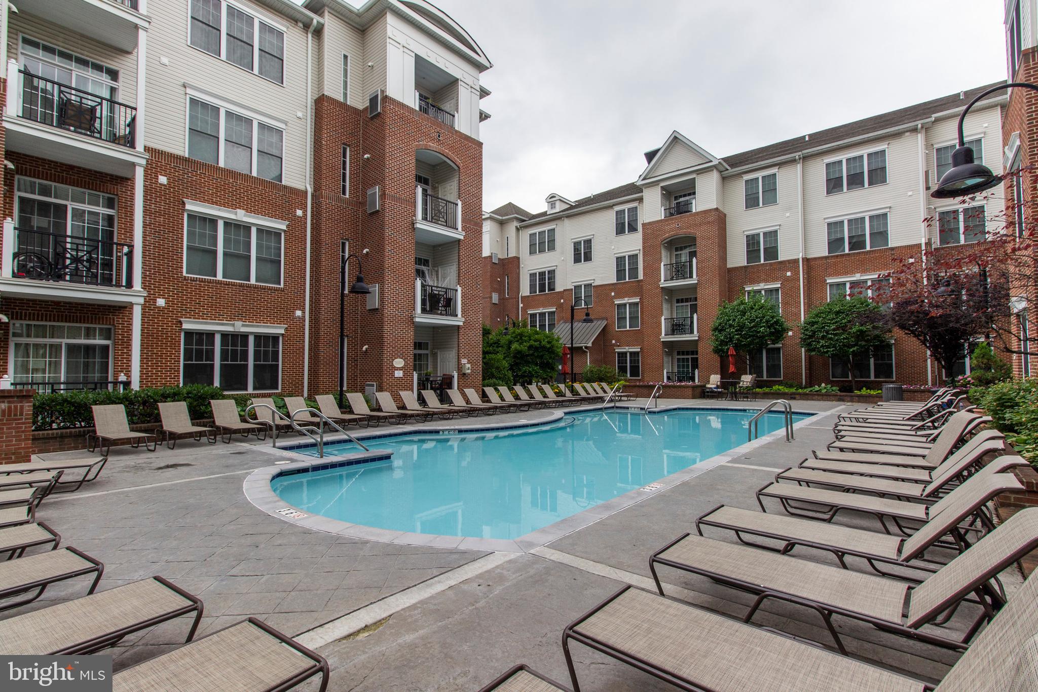 THE GRANDE AT RIVERVIEW - Residential