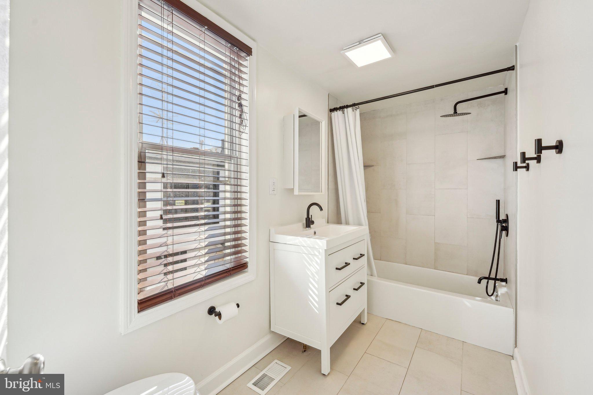 FAIRMOUNT - Residential Lease