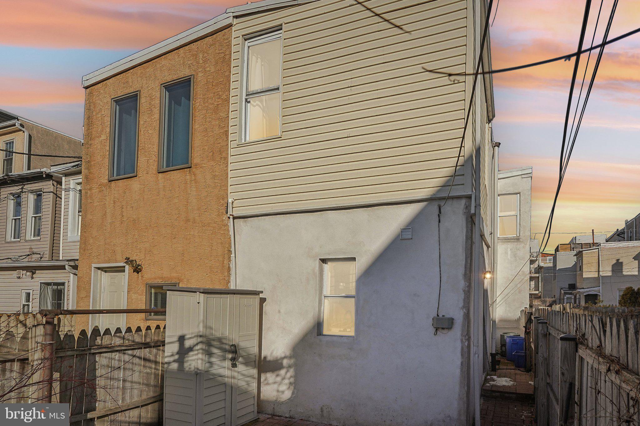 FAIRMOUNT - Residential Lease