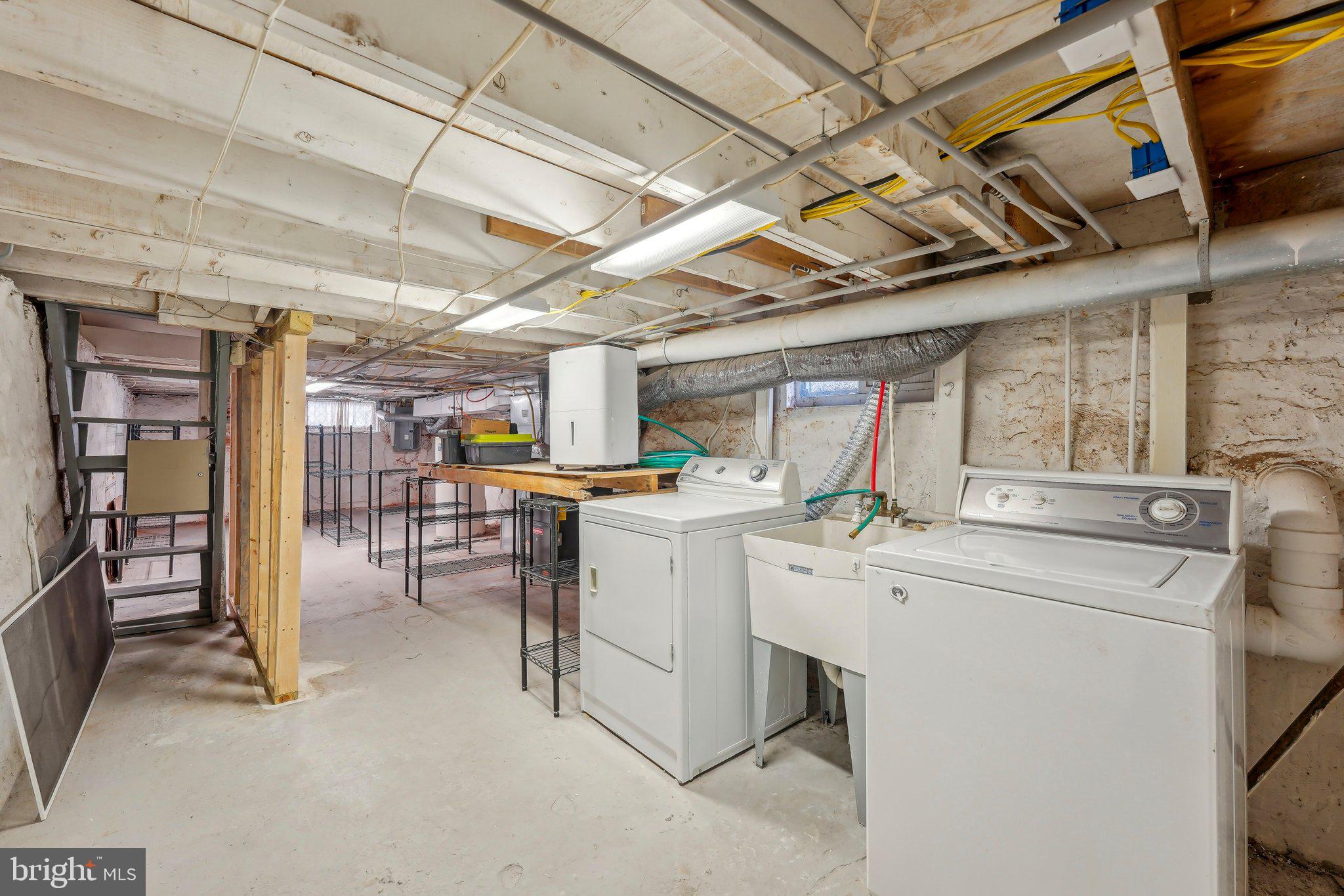 FAIRMOUNT - Residential Lease