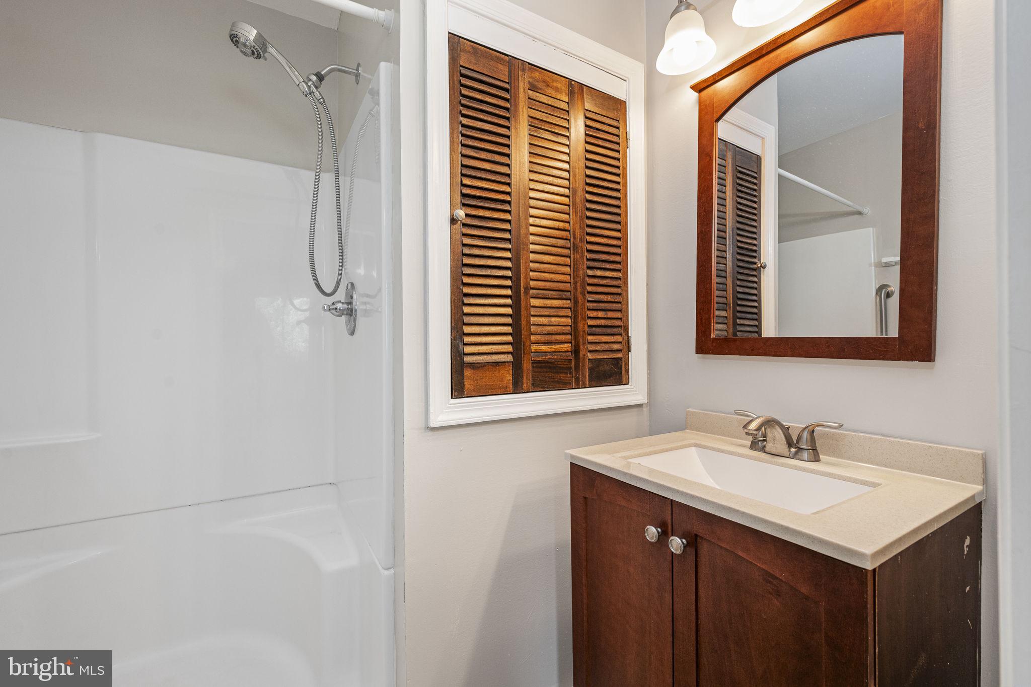 RHONDDA - Residential Lease