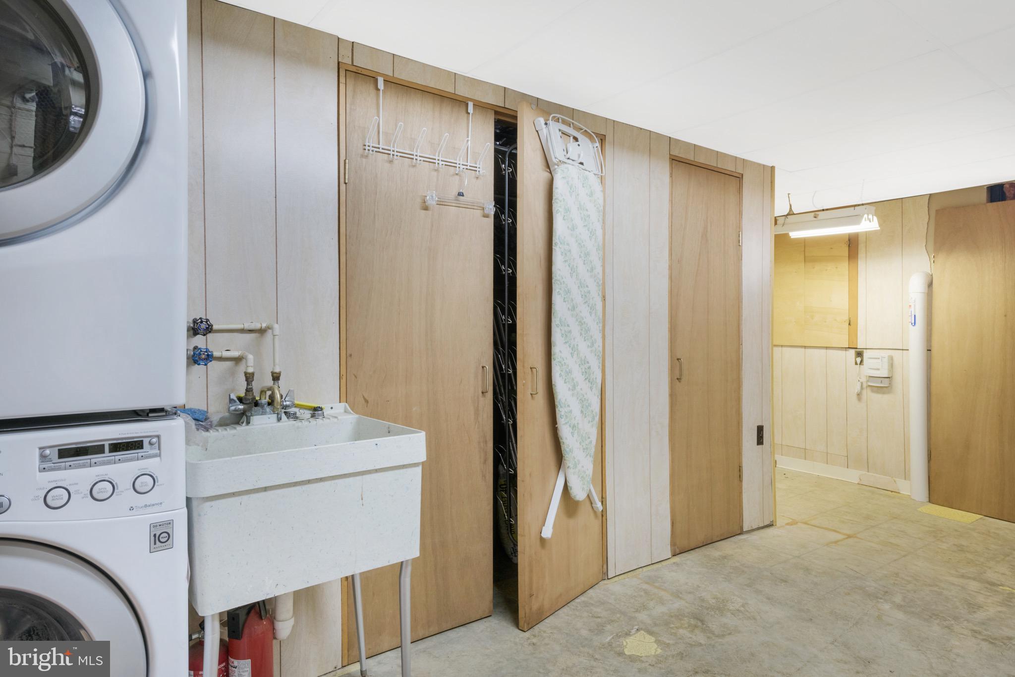 HARDESTY ESTATES - Residential Lease