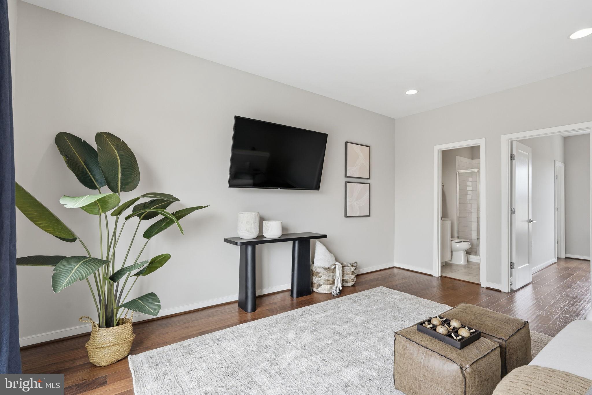 BRAMBLETON TOWN CENTER - Residential