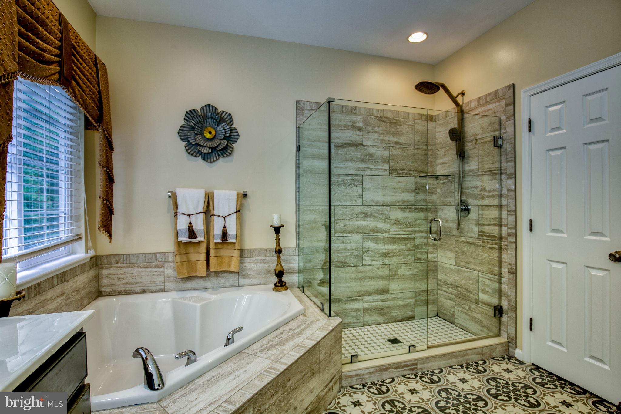 4076 PRESIDENTIAL HILL LOOP