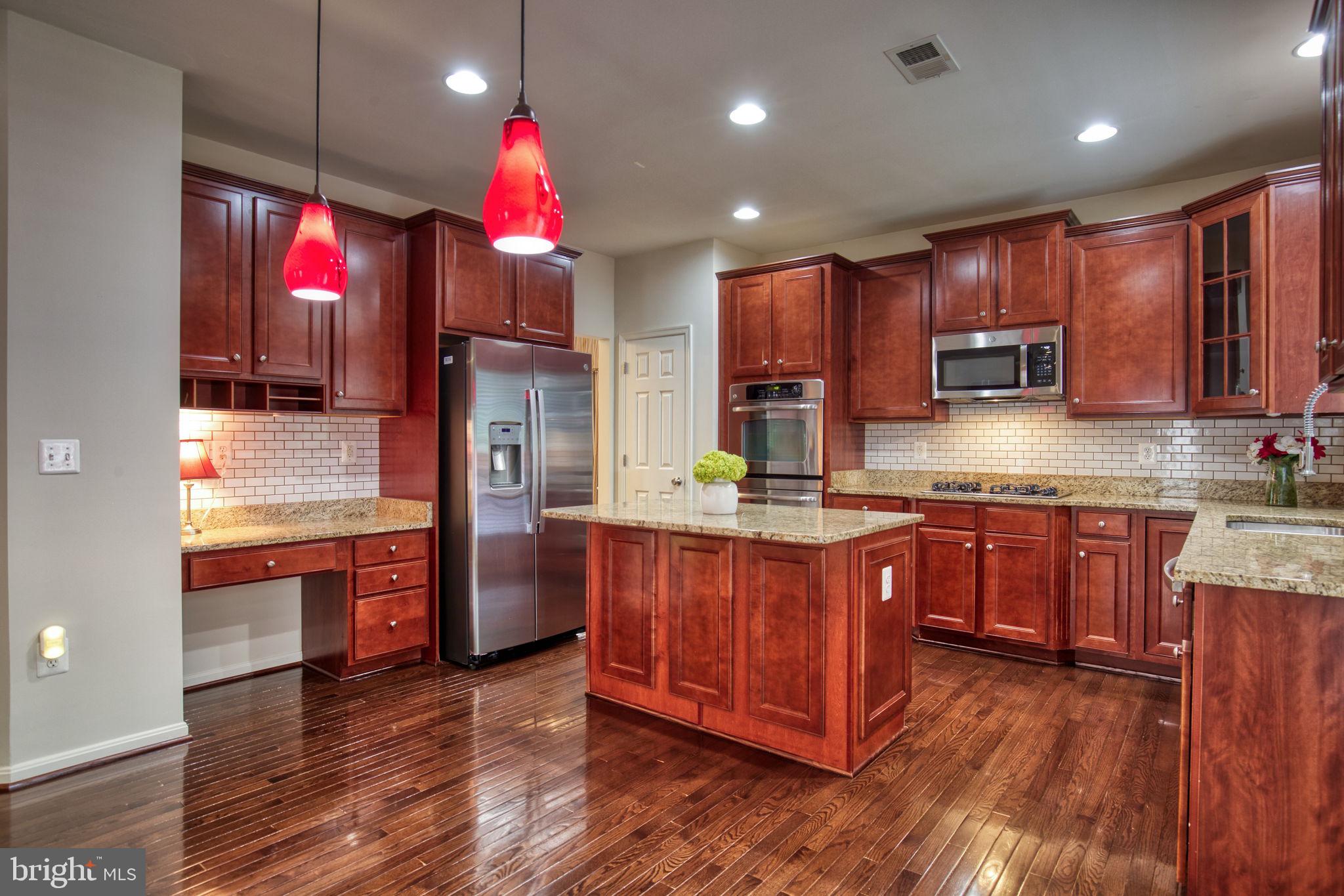 4076 PRESIDENTIAL HILL LOOP