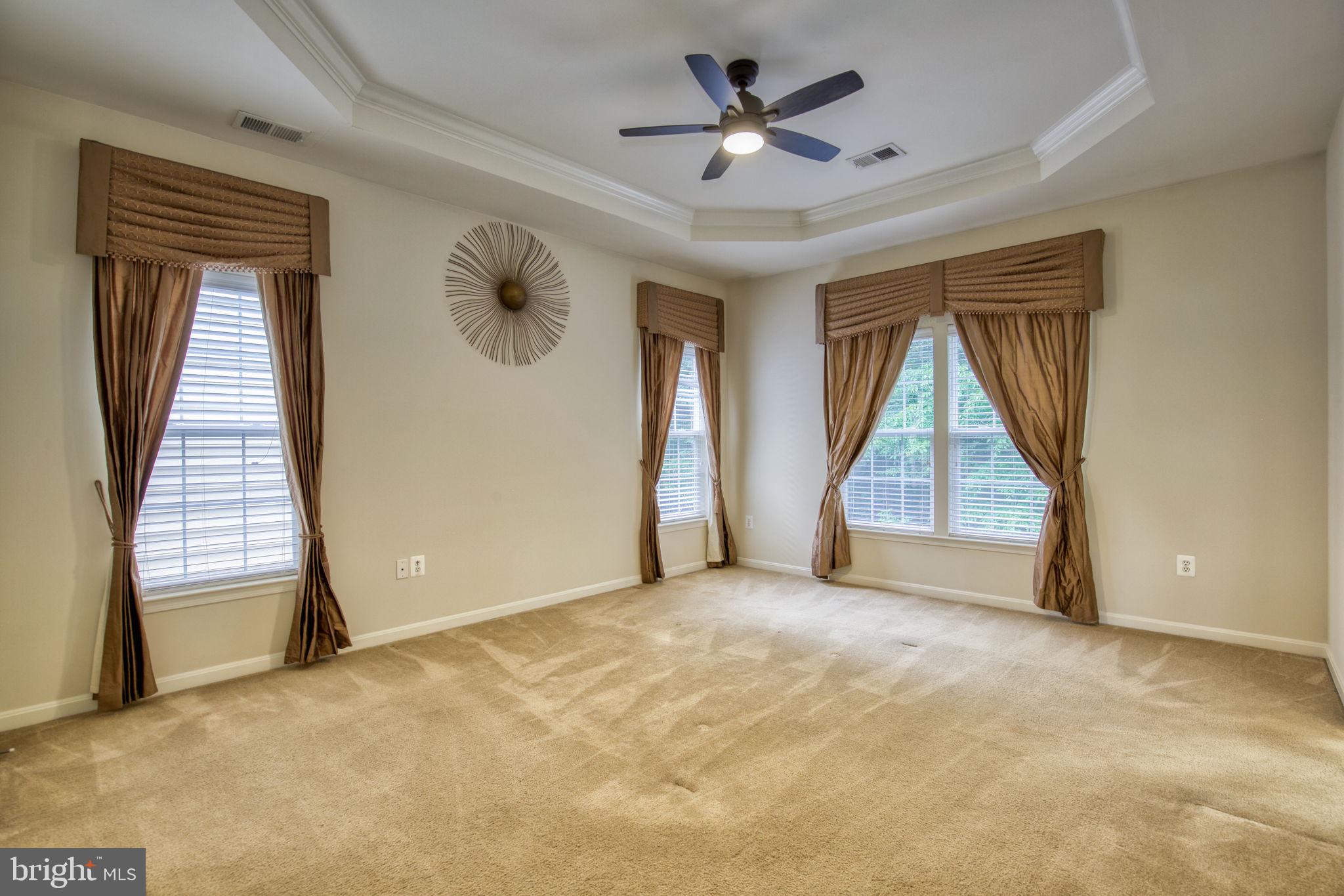 4076 PRESIDENTIAL HILL LOOP