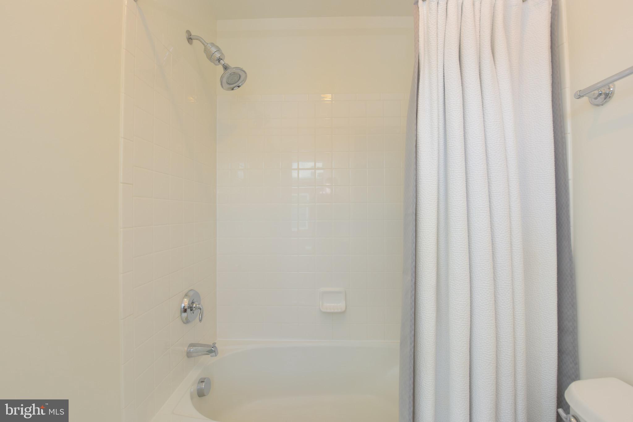 OLD TOWN COMMONS - Residential Lease