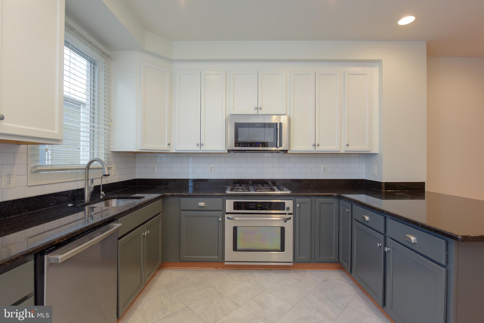 OLD TOWN COMMONS - Residential Lease