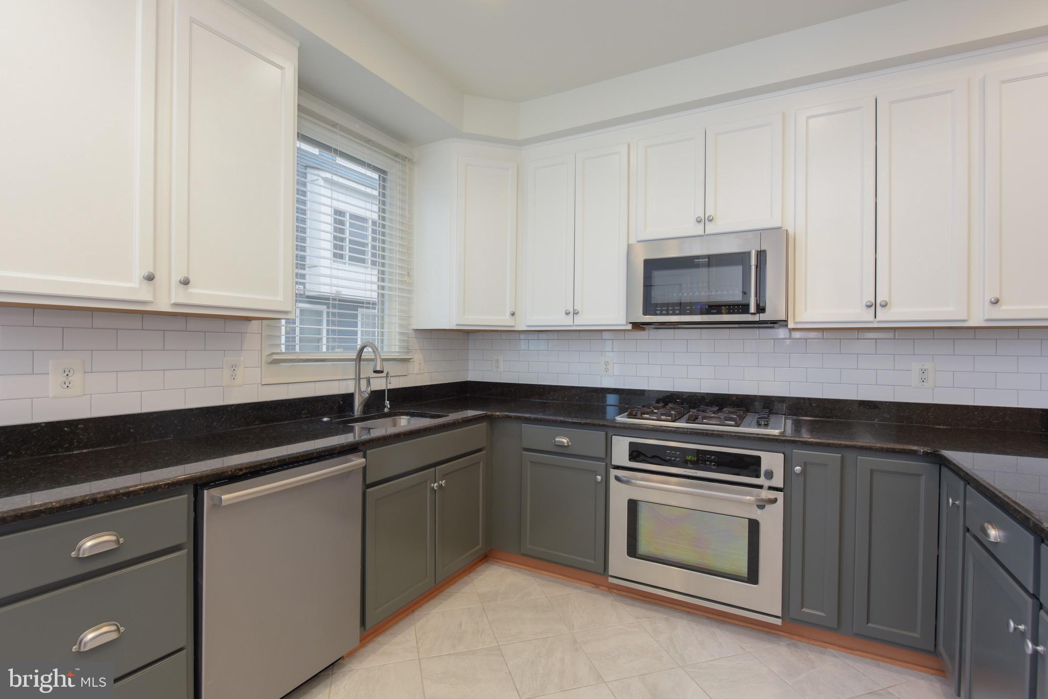 OLD TOWN COMMONS - Residential Lease