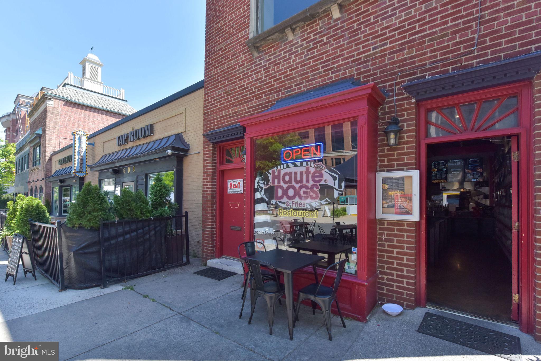 OLD TOWN COMMONS - Residential Lease