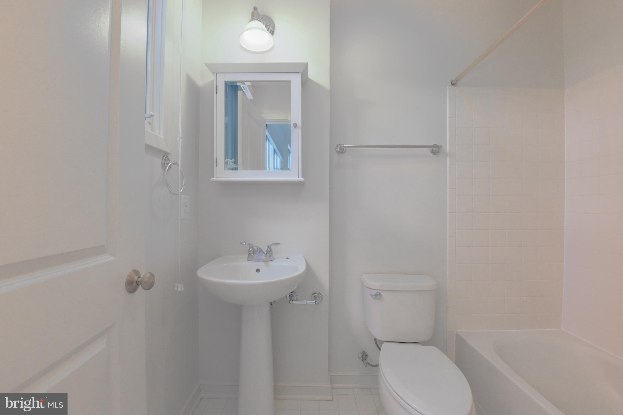 OLD TOWN COMMONS - Residential Lease