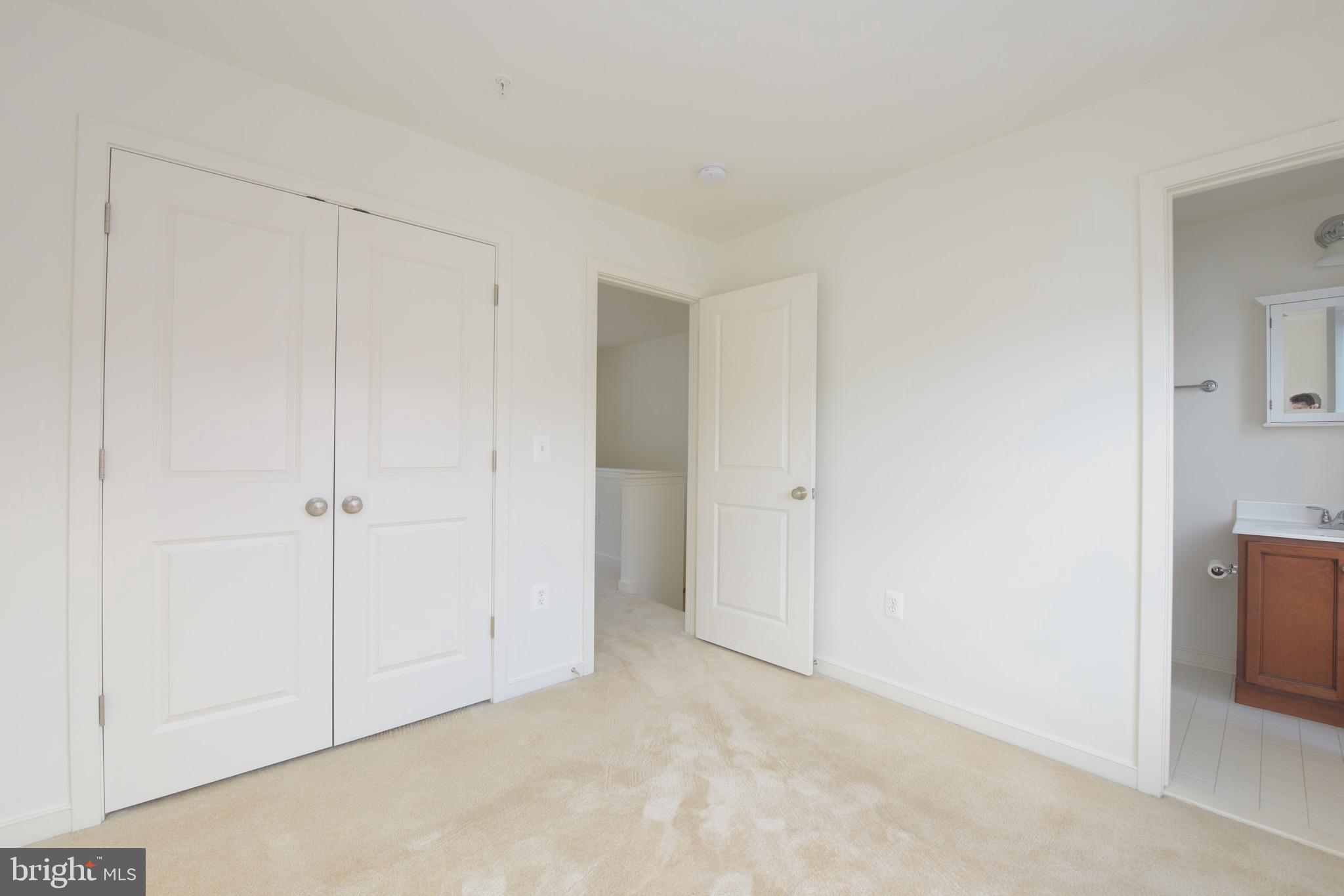 OLD TOWN COMMONS - Residential Lease