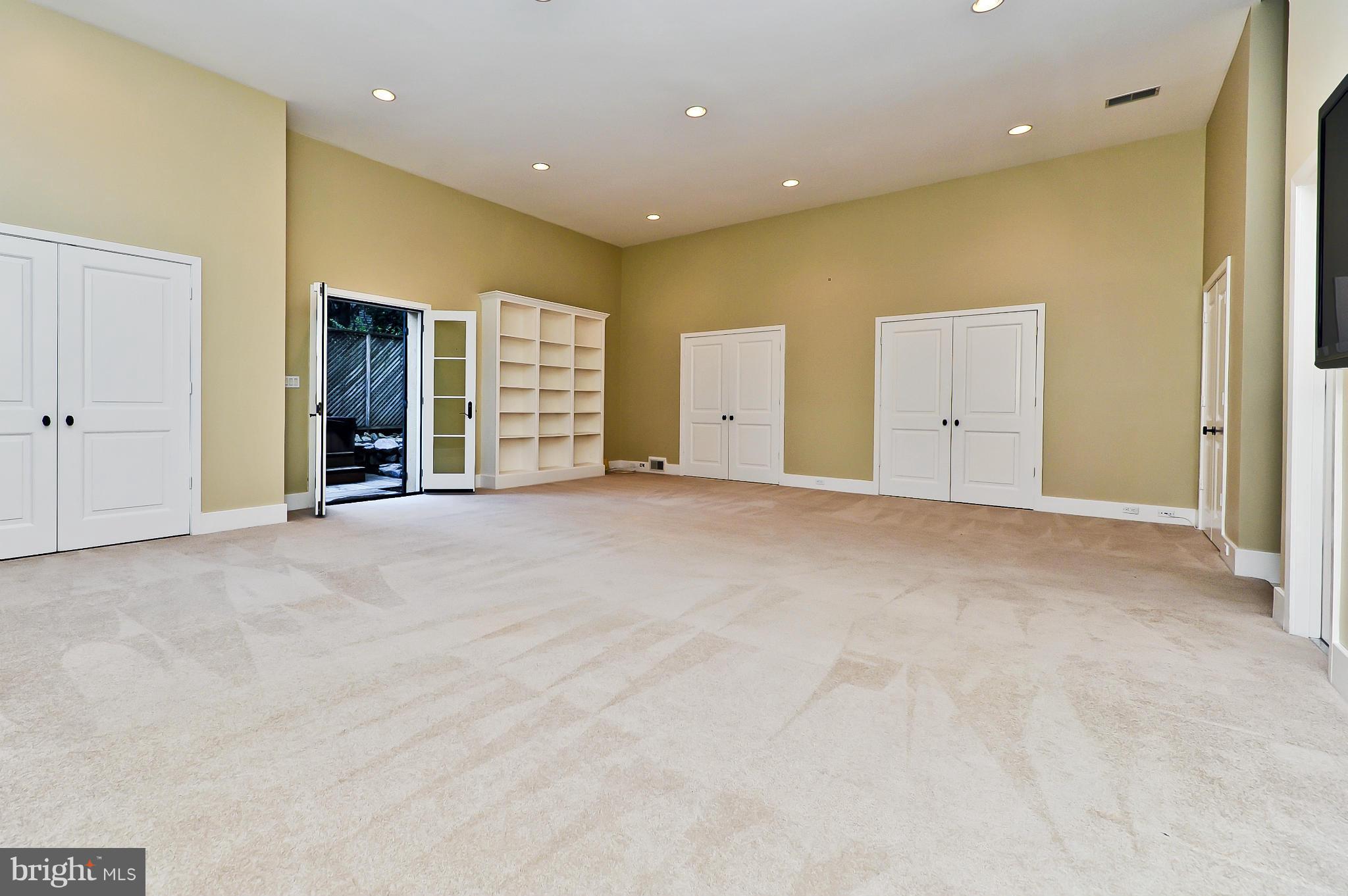 ARCTURUS ON THE POTOMAC - Residential