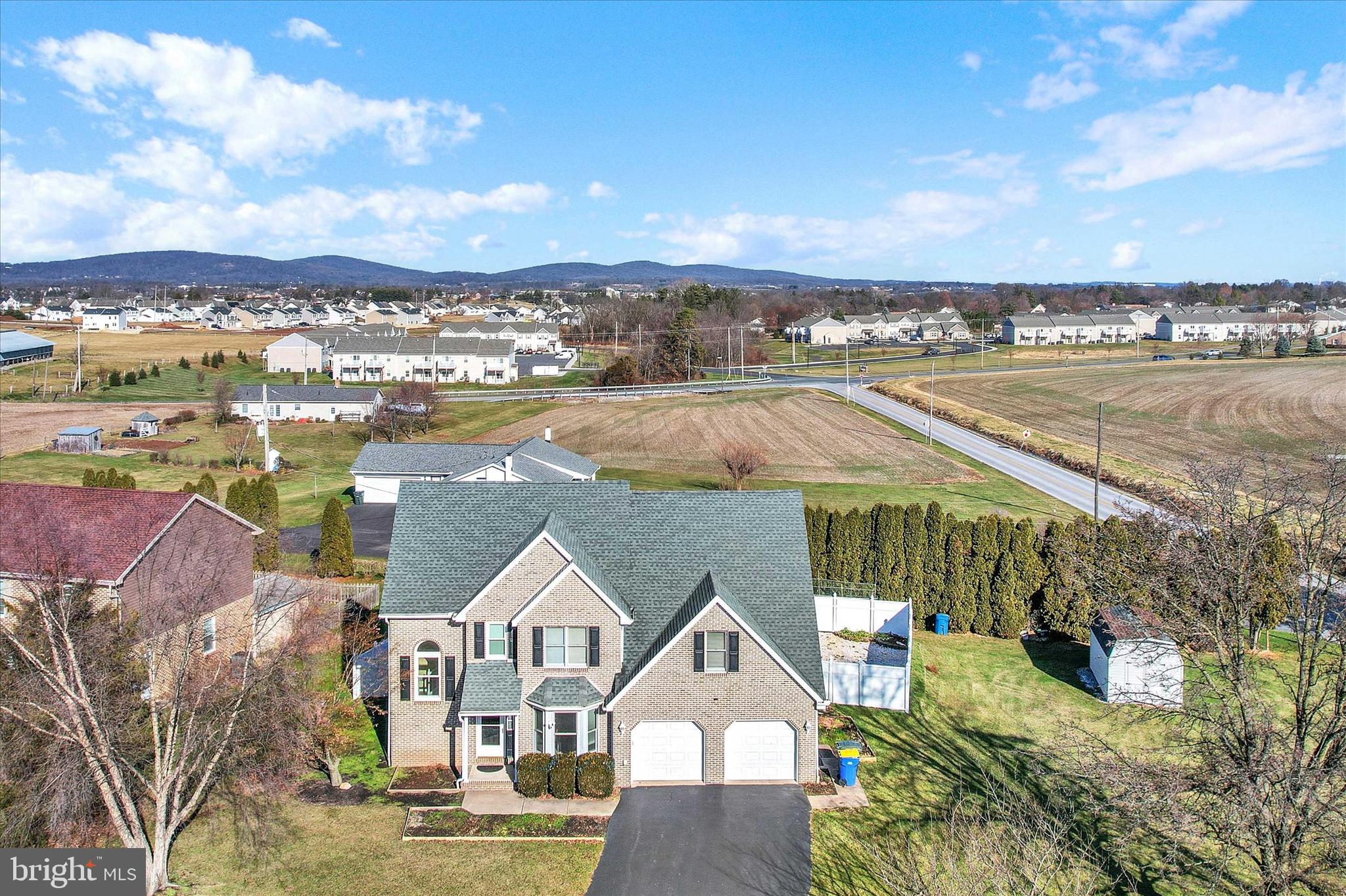 ADMIRE SPRINGS - Residential