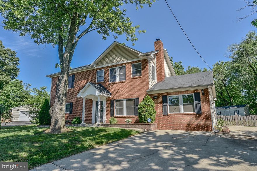 Call first pet & new baby! Quiet cul-de-sac with a huge lot!  Incredibly well  kept. Totally renovated & updated in & out with custom paint and decor.  Lagre kitchen with SGLD to the rear patio and country like rear setting. 5 spacious BR/ 3 BA. Over 1/2 acre surrounded by mature trees and wooded lots. Minutes from 495,  Fort belvoir,   shopping, restaurants, and incredible national  parkland