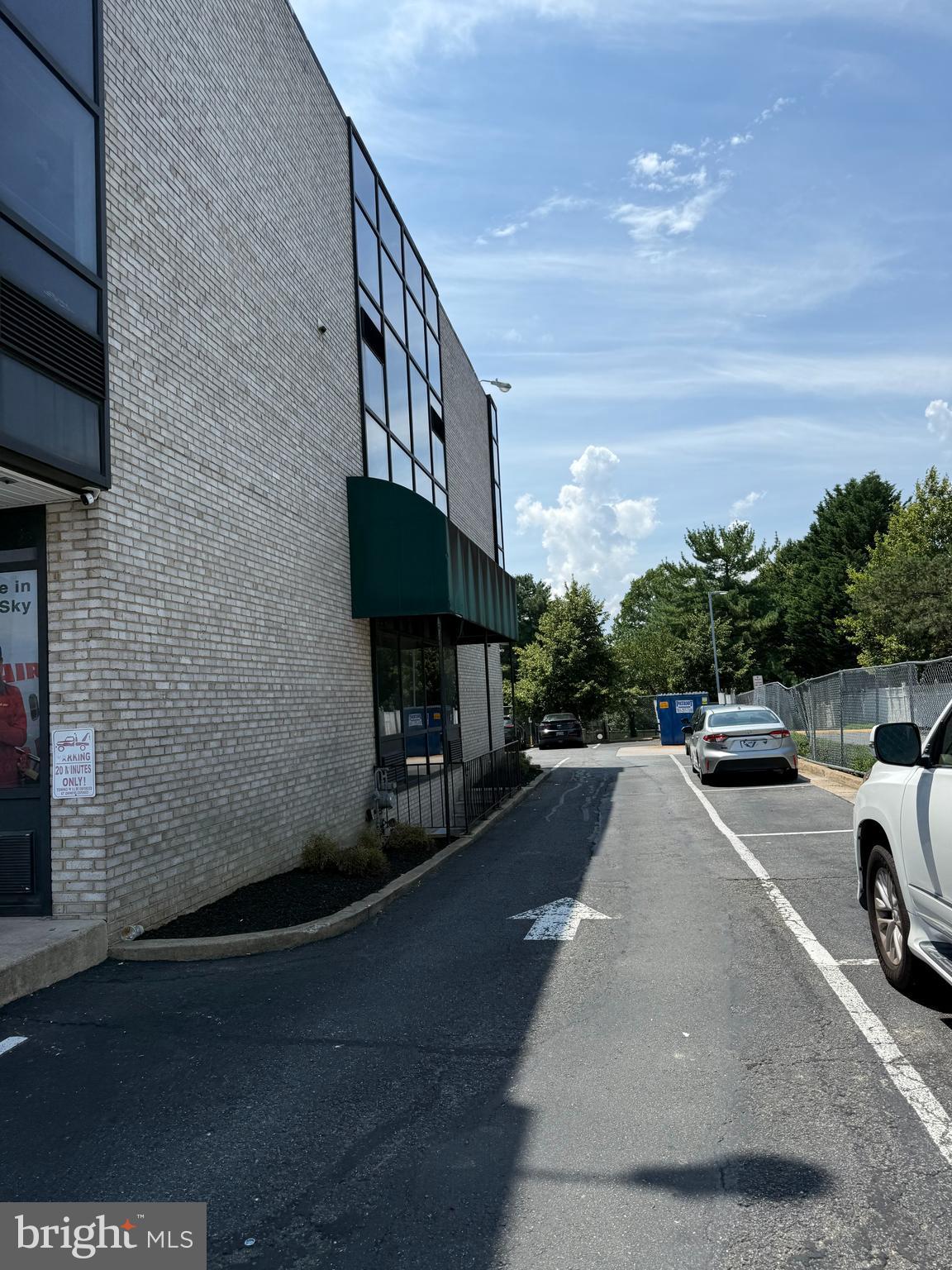 LINCOLNIA - Commercial Sale