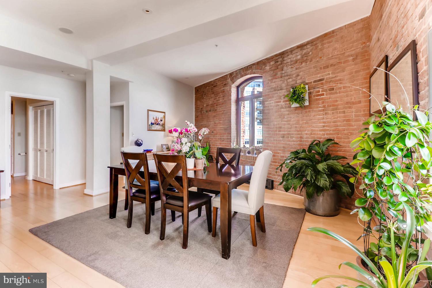 HENDERSON'S WHARF - Residential