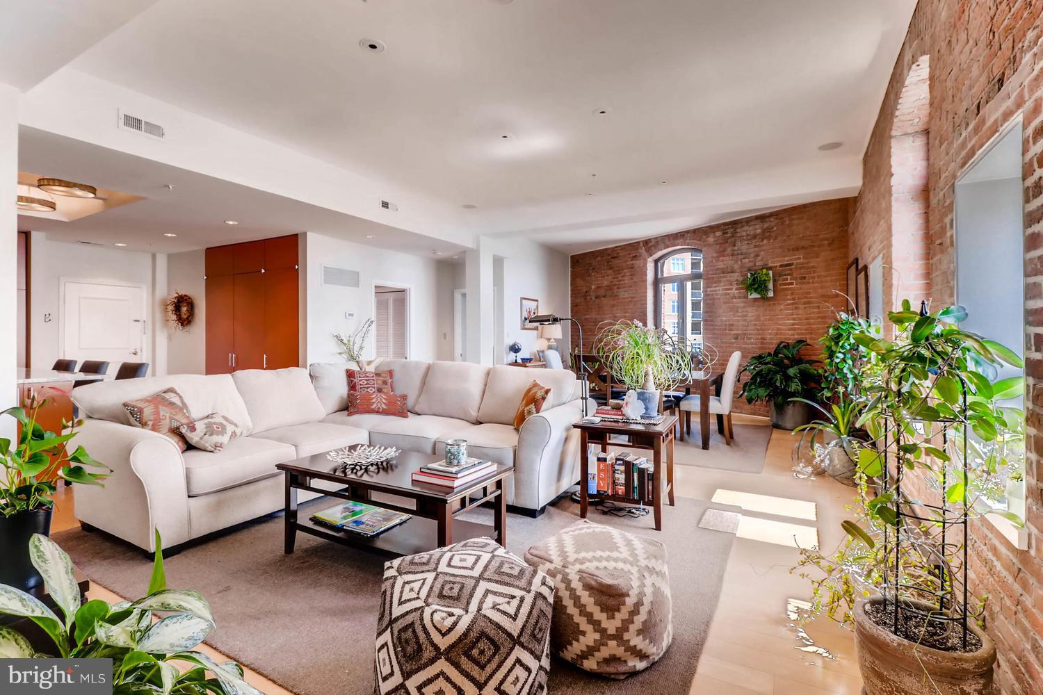 HENDERSON'S WHARF - Residential