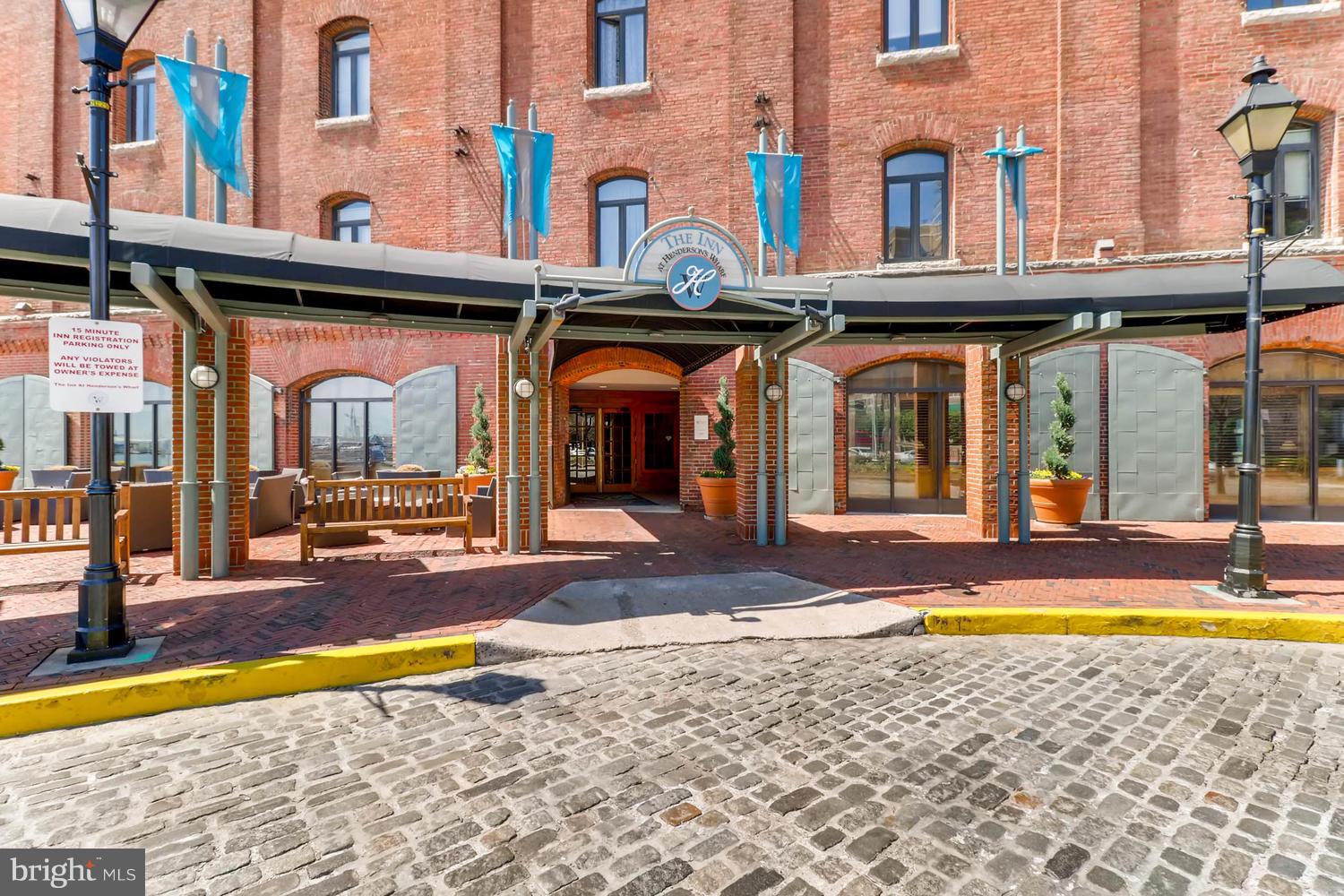 HENDERSON'S WHARF - Residential