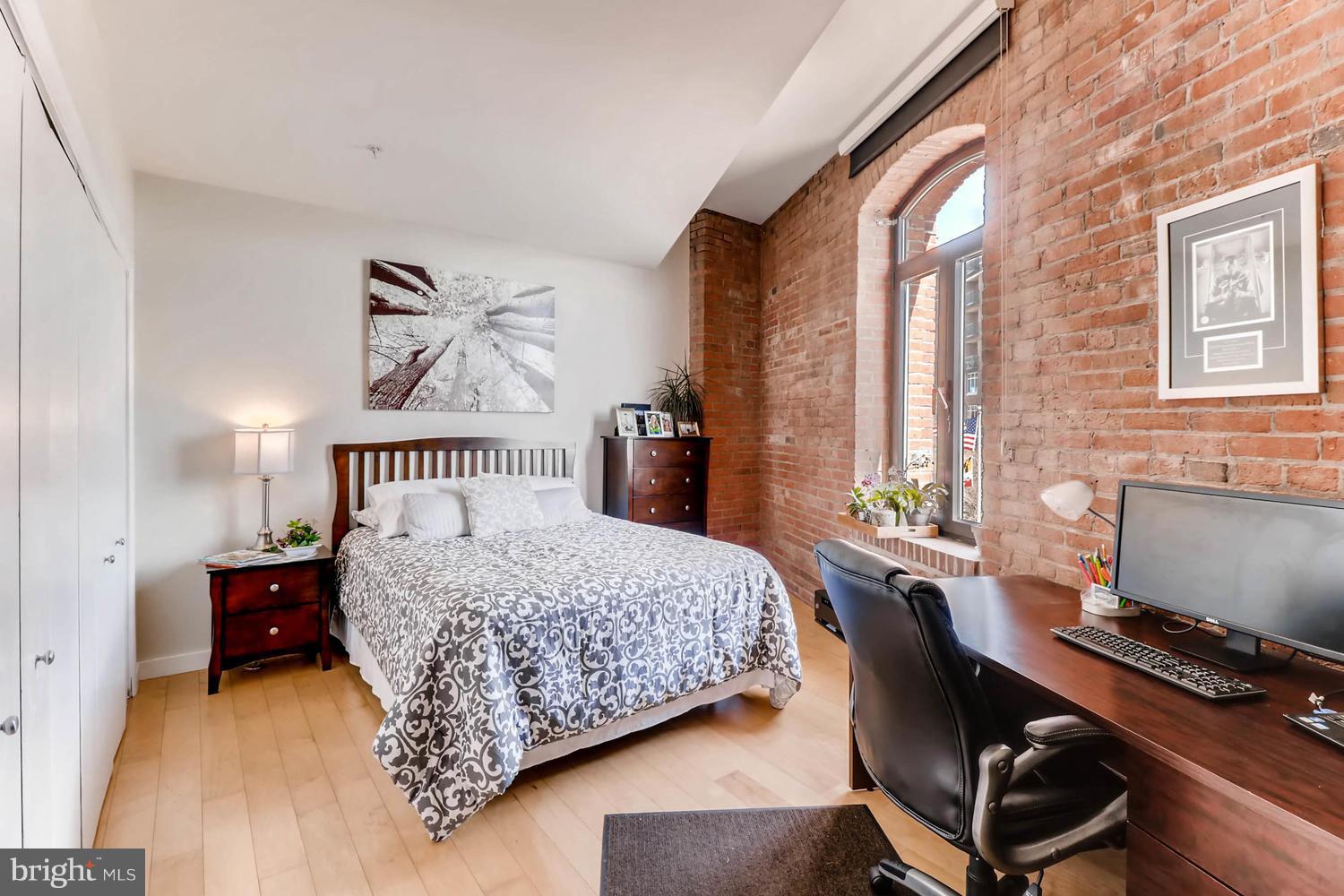 HENDERSON'S WHARF - Residential